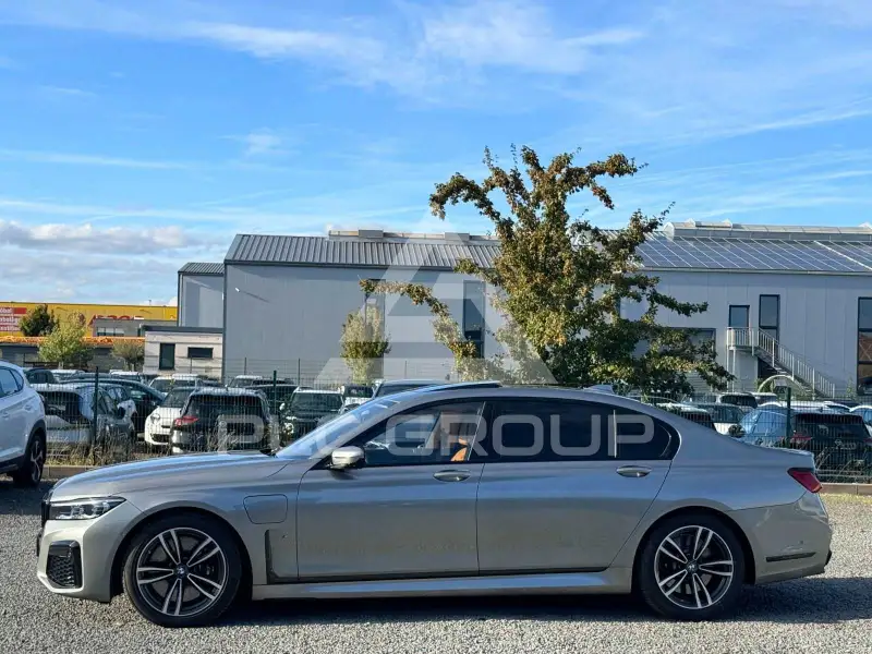 2021 BMW 745