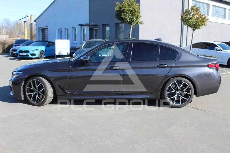 2021 BMW 550M