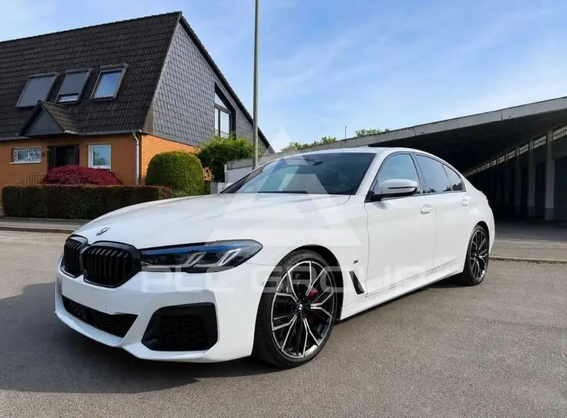 2021 BMW 550M