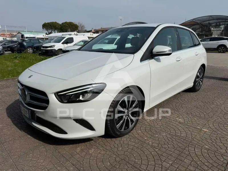 2021 Mercedes Benz B 200