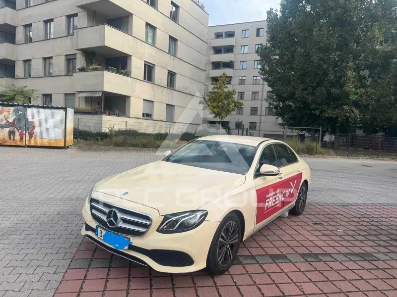 2021 Mercedes Benz E 200