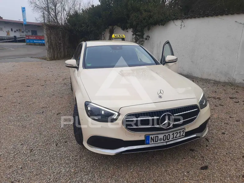 2021 Mercedes Benz E 220