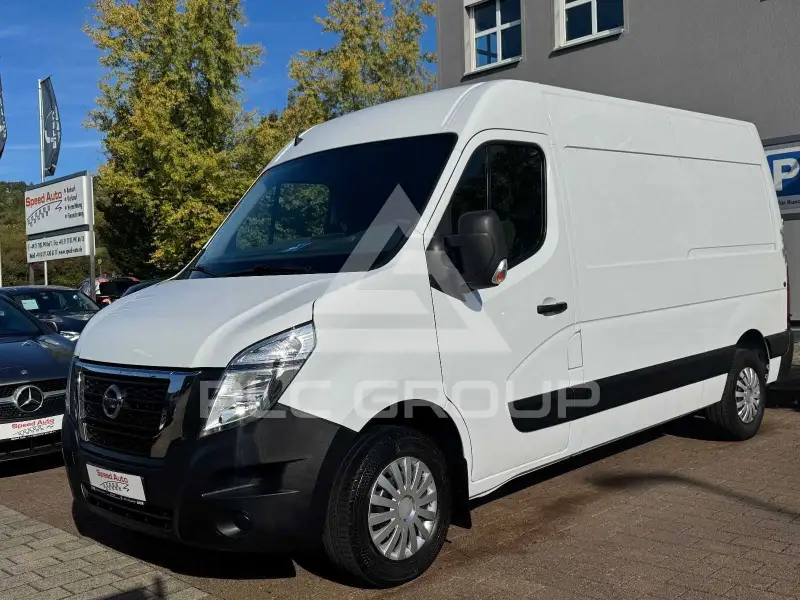 2022 Nissan NV 400