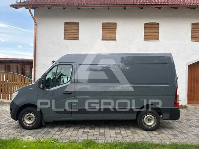 2022 Nissan NV 400