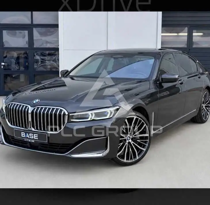 2022 BMW 740