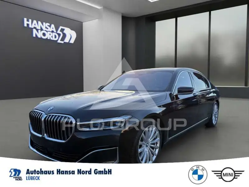2022 BMW 740
