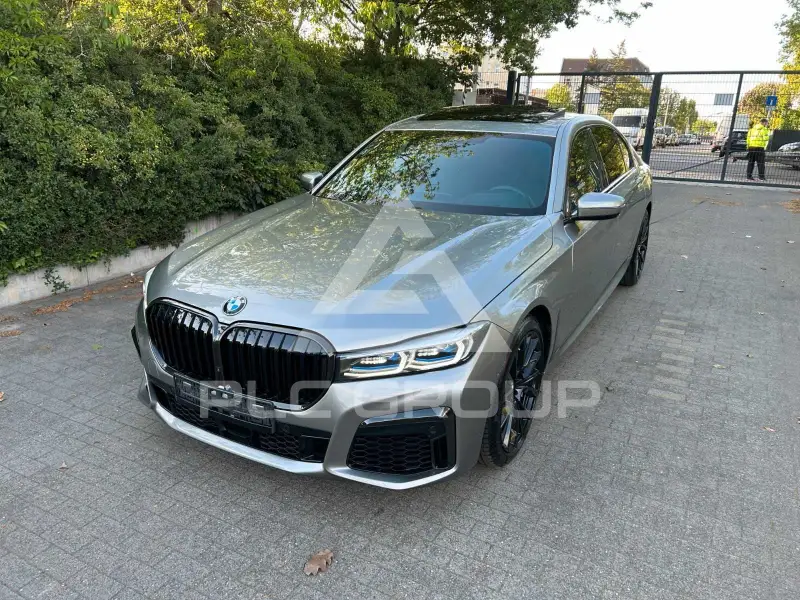 2022 BMW 740