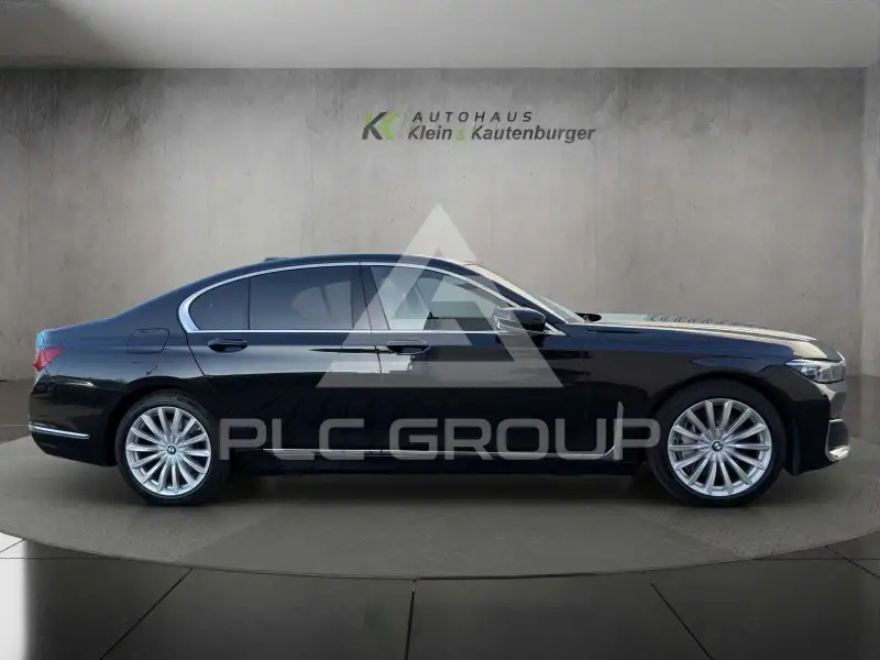 2022 BMW 740