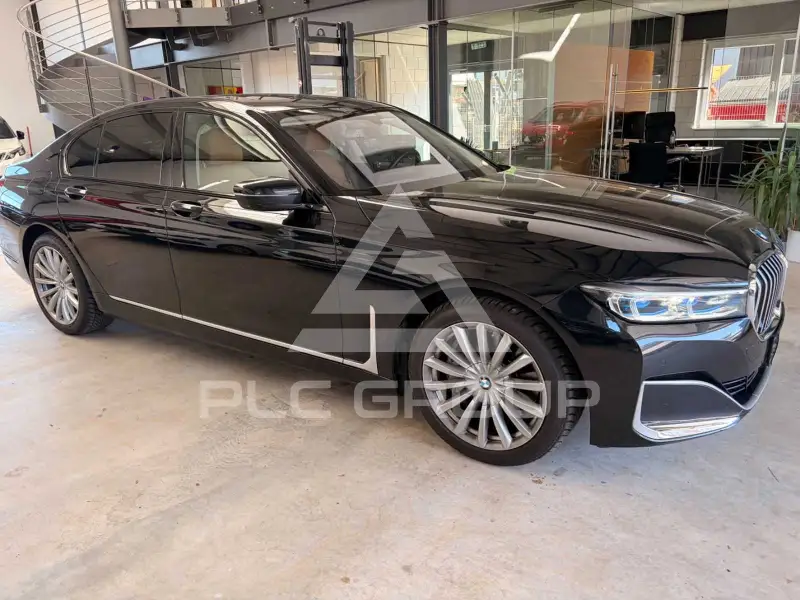 2022 BMW 740