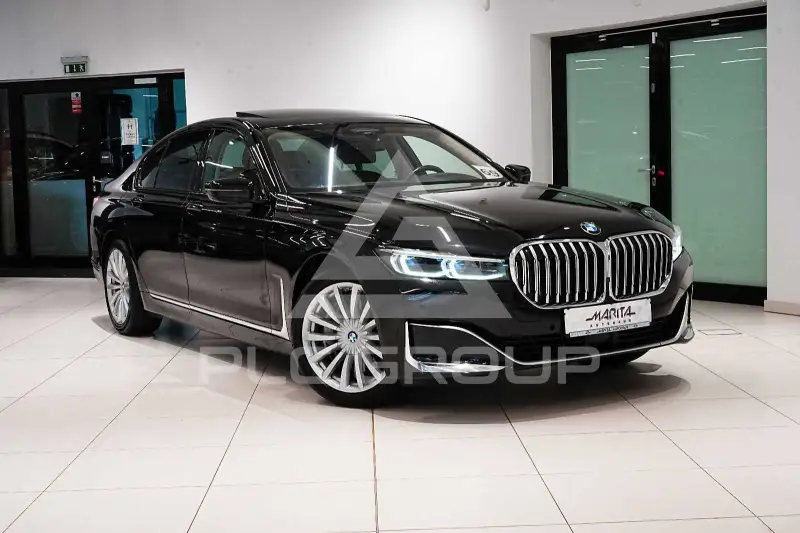 2022 BMW 740
