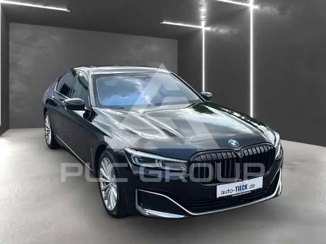 2022 BMW 740