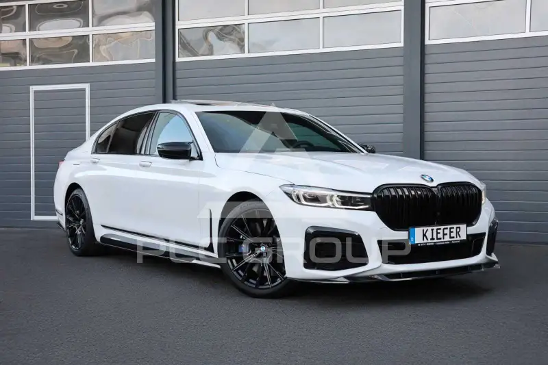2022 BMW 740