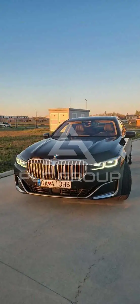 2022 BMW 740
