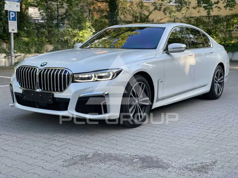 2022 BMW 740