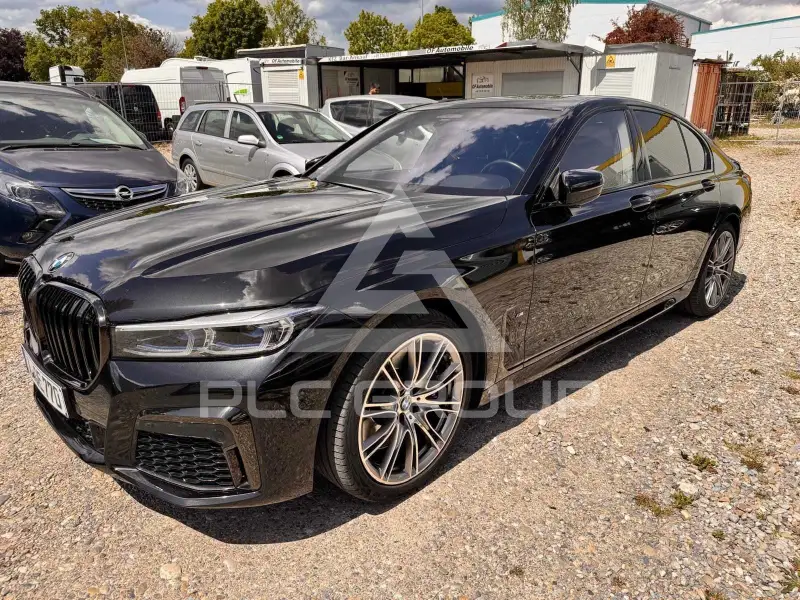 2022 BMW 740