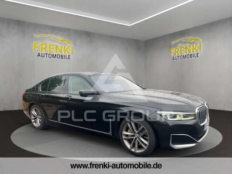 2022 BMW 740
