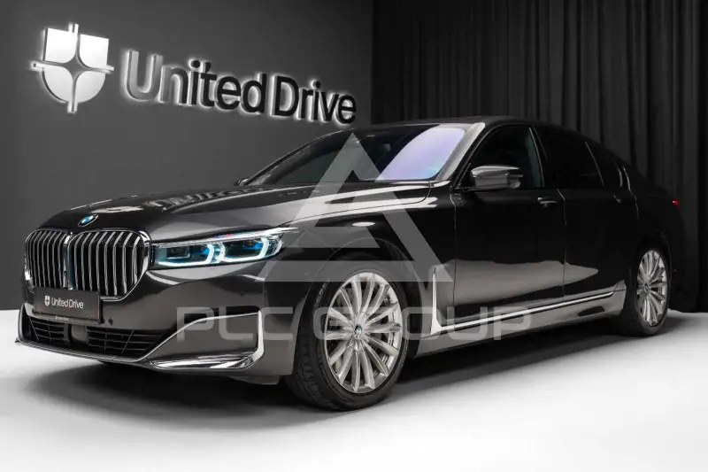2022 BMW 740