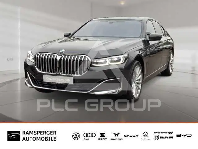 2022 BMW 750