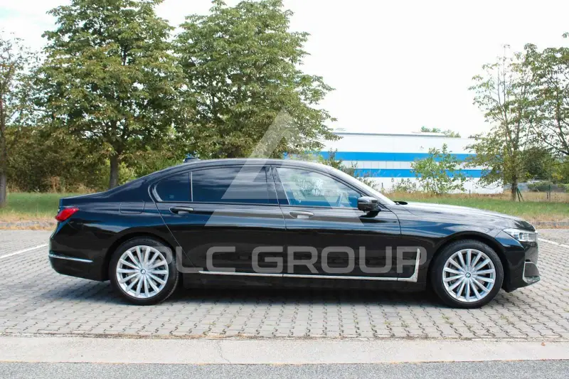 2022 BMW 750