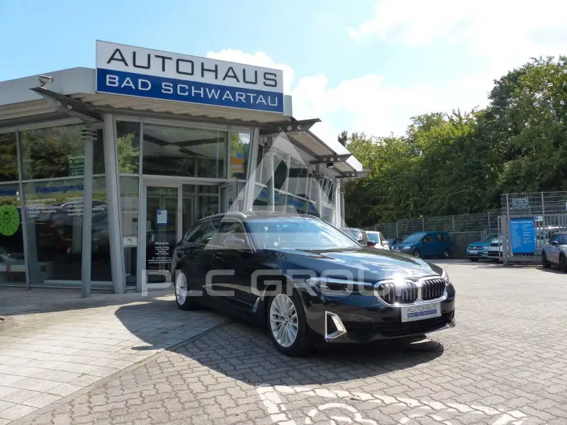 2022 BMW 530