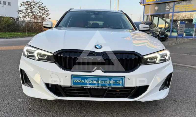 2022 BMW 320
