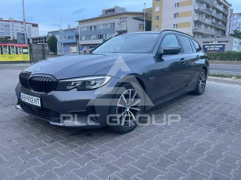 2022 BMW 320