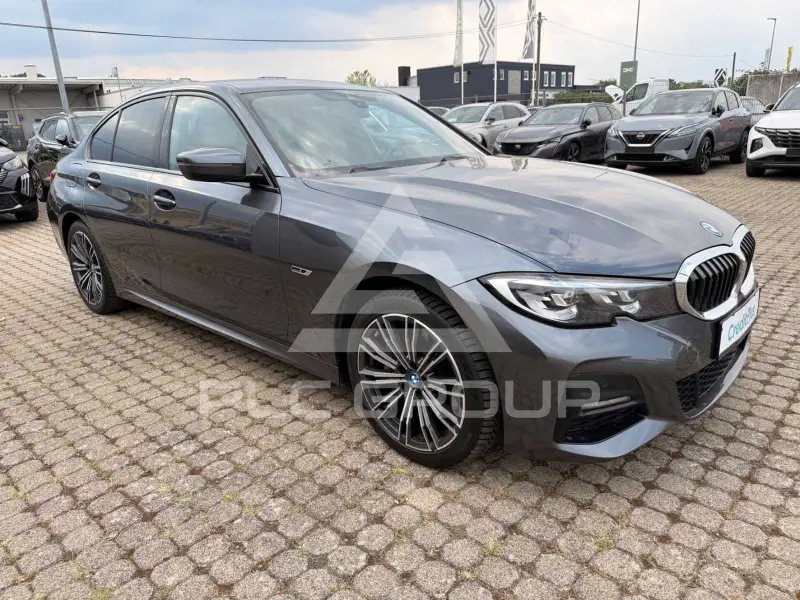 2022 BMW 320