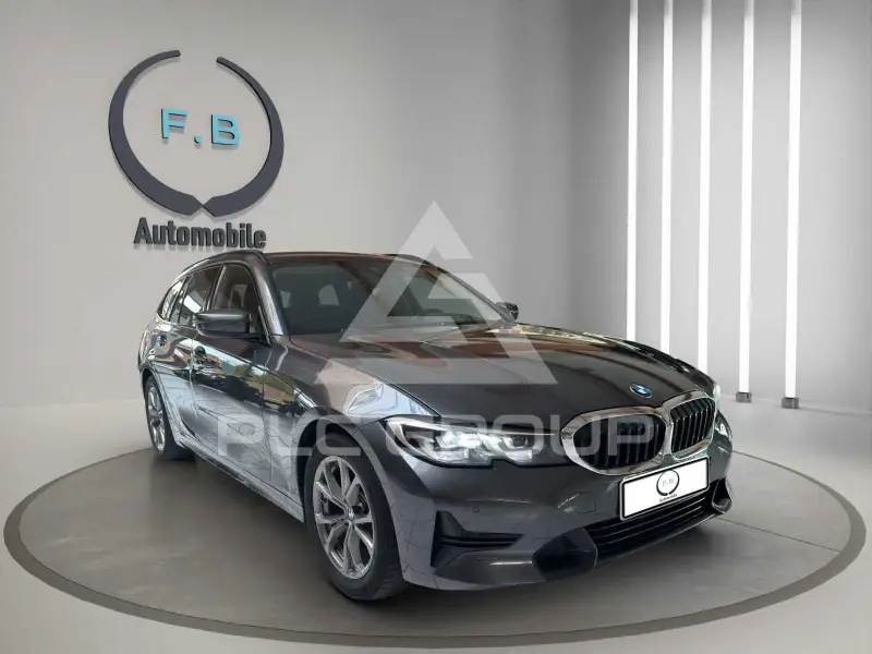 2022 BMW 320