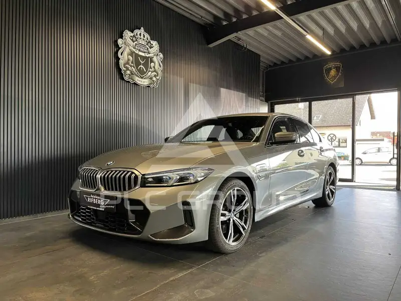 2022 BMW 320