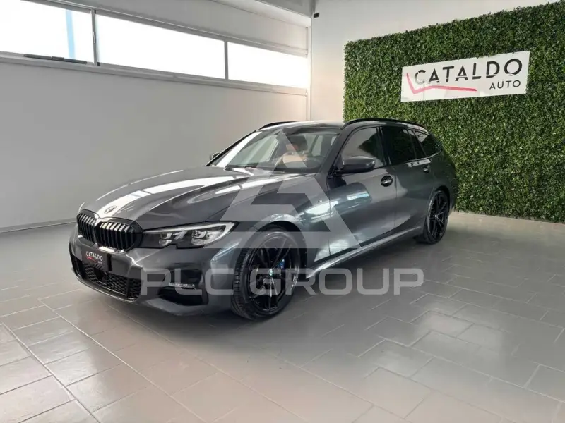 2022 BMW 320
