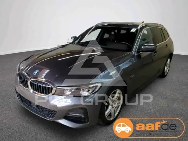 2022 BMW 320
