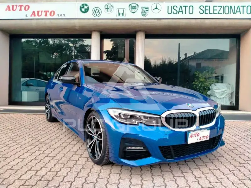 2022 BMW 320