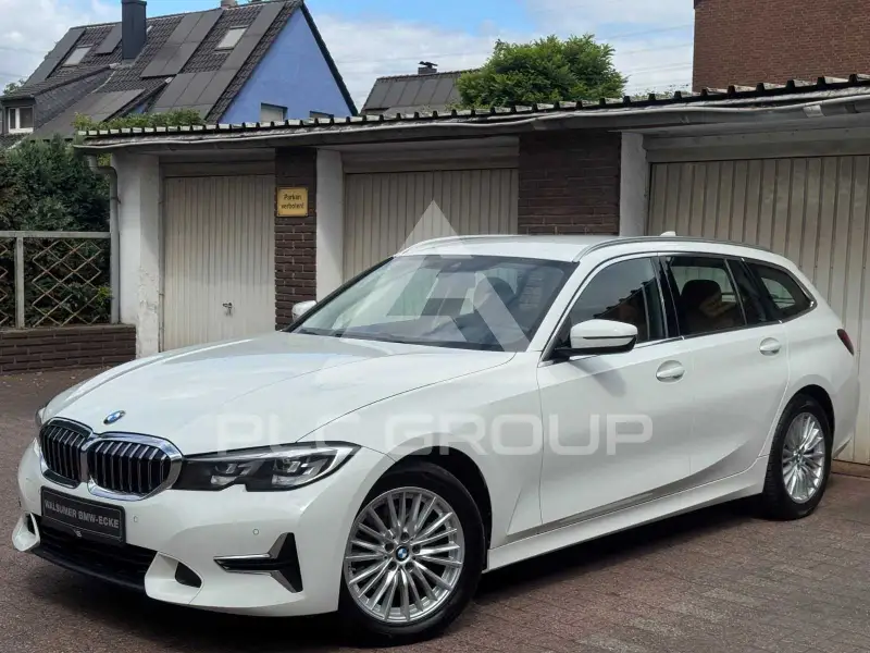 2022 BMW 320