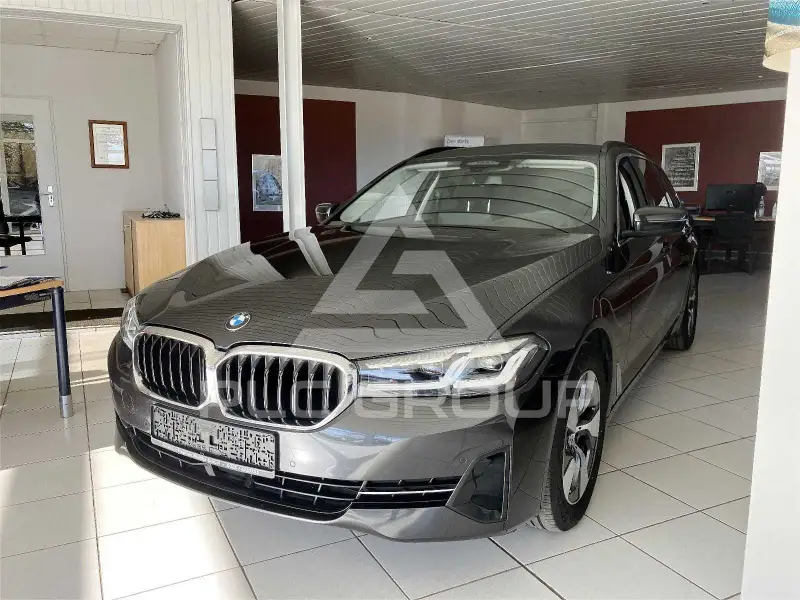 2022 BMW 520
