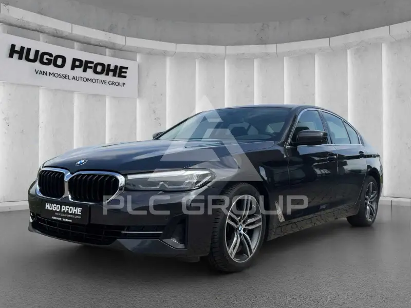 2022 BMW 520