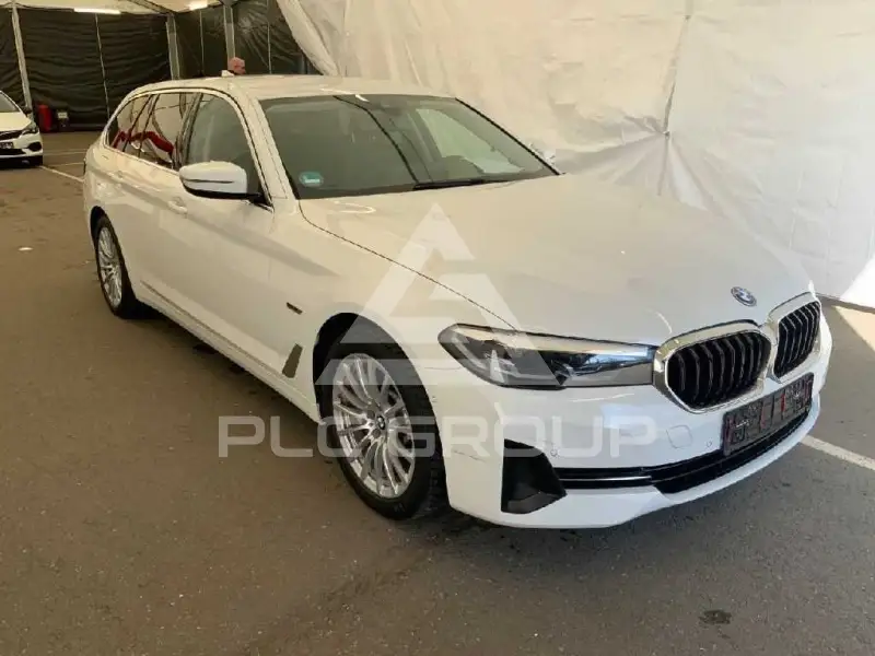 2022 BMW 520