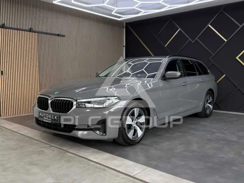 2022 BMW 520
