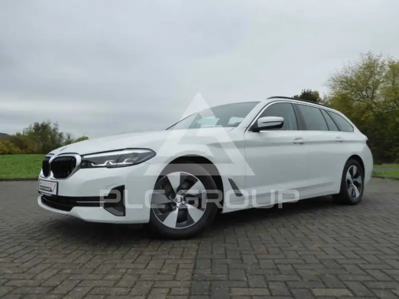 2022 BMW 520