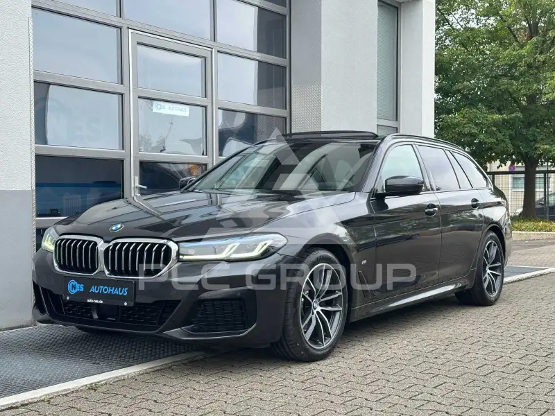 2022 BMW 520