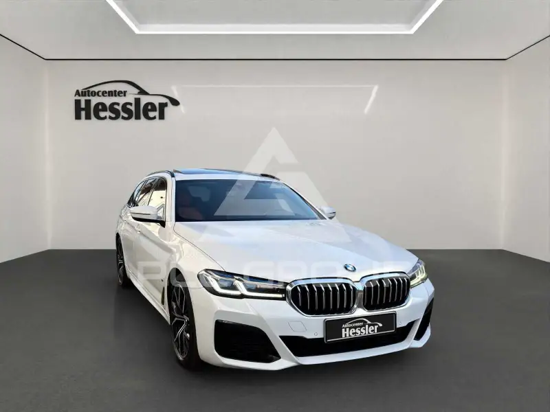 2022 BMW 520