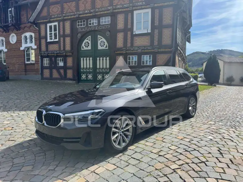 2022 BMW 520