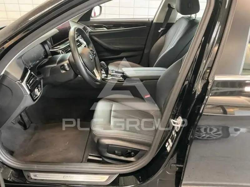 2022 BMW 520