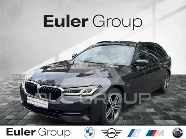 2022 BMW 520