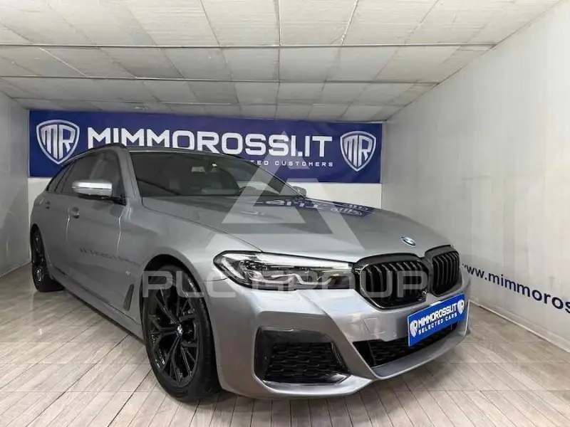 2022 BMW 520