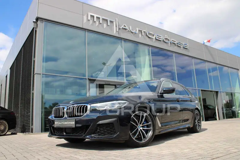 2022 BMW 520