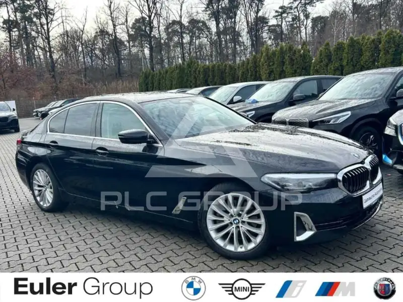 2022 BMW 520