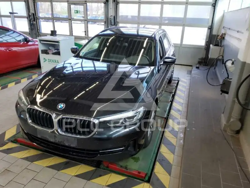 2022 BMW 520