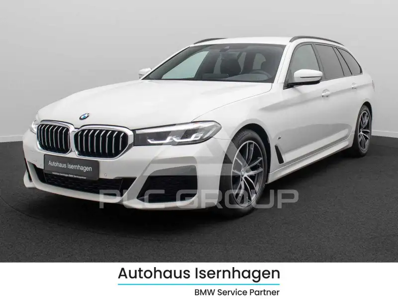 2022 BMW 520