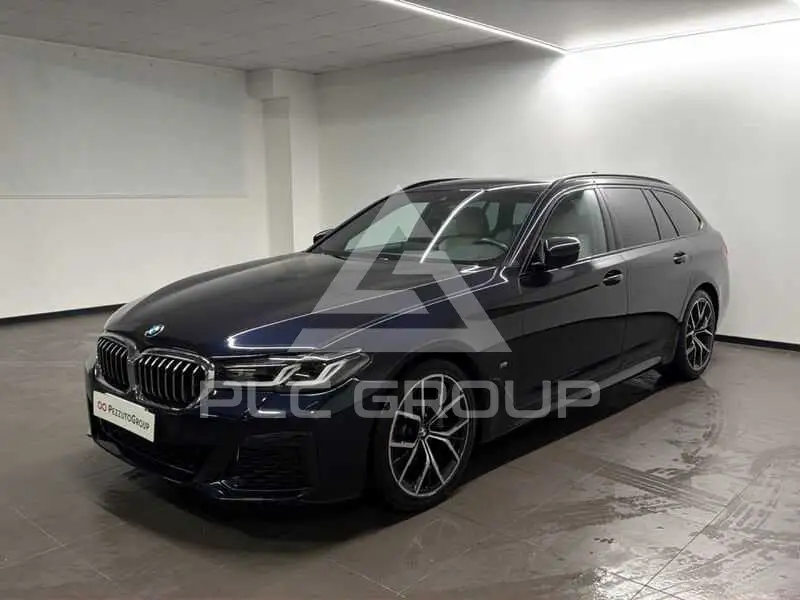 2022 BMW 520