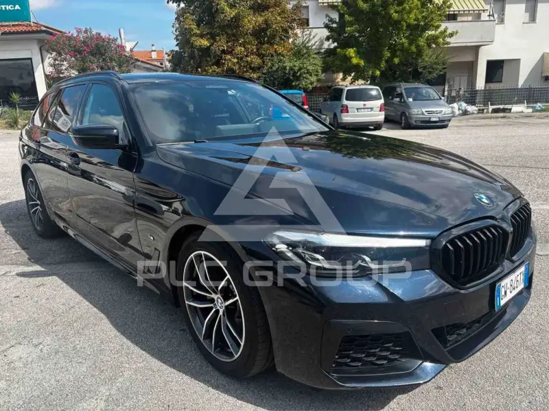 2022 BMW 520